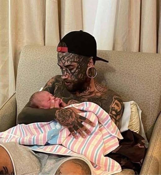 Dad Transforms His Tattooed Appearance for His Daughter’s Future