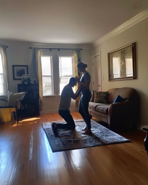 I CAUGHT MY FIANCÉ KNEELING BEFORE MY MOM WHEN I GOT HOME FROM WORK — I STAYED HIDDEN TO LEARN WHY